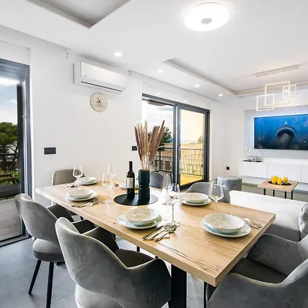 Family Rasic * マカルスカ